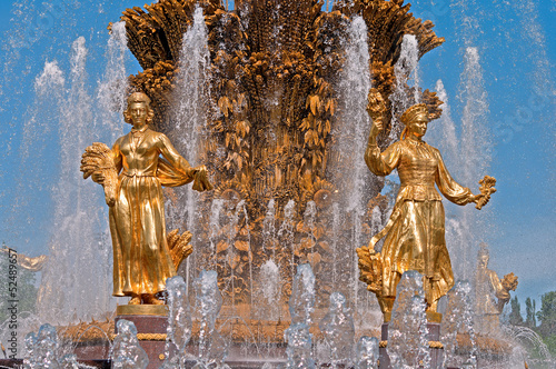 sculptures on the fountain