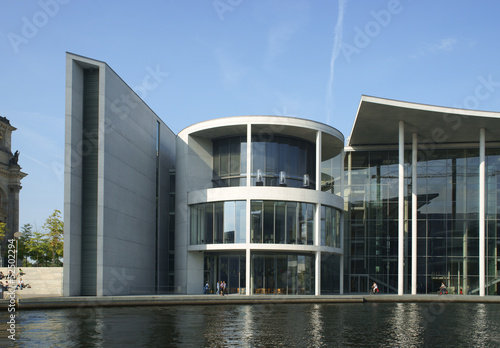 Paul-Löbe-Haus am Spreeufer