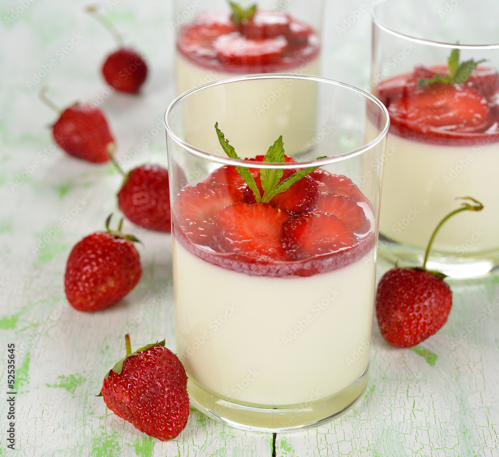 Dessert with strawberries Dessert with strawberries
