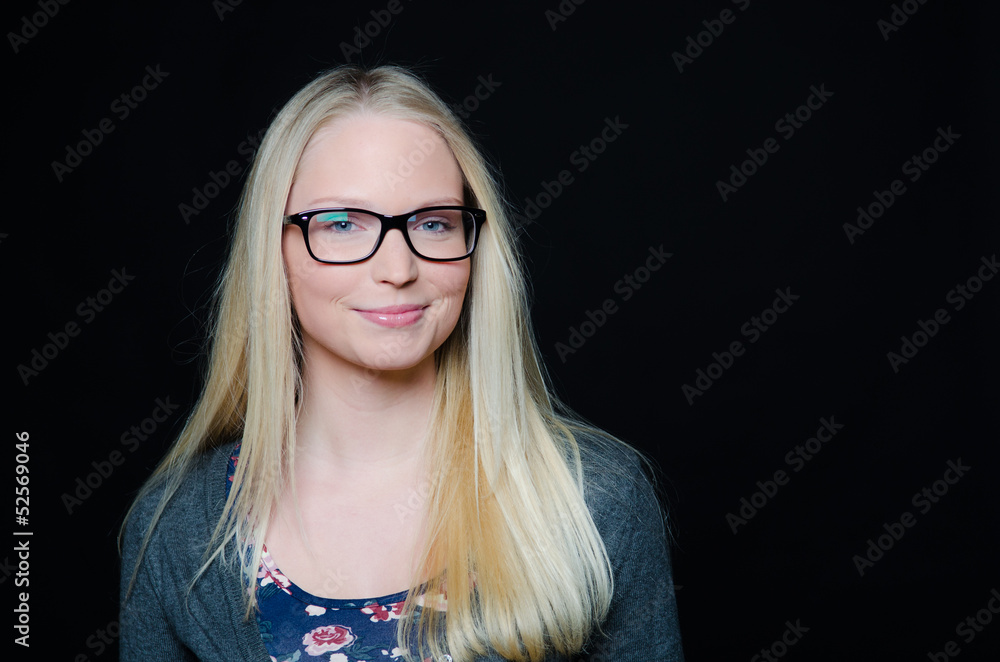 hübsches mädchen mit brille hübsches mädchen mit brille