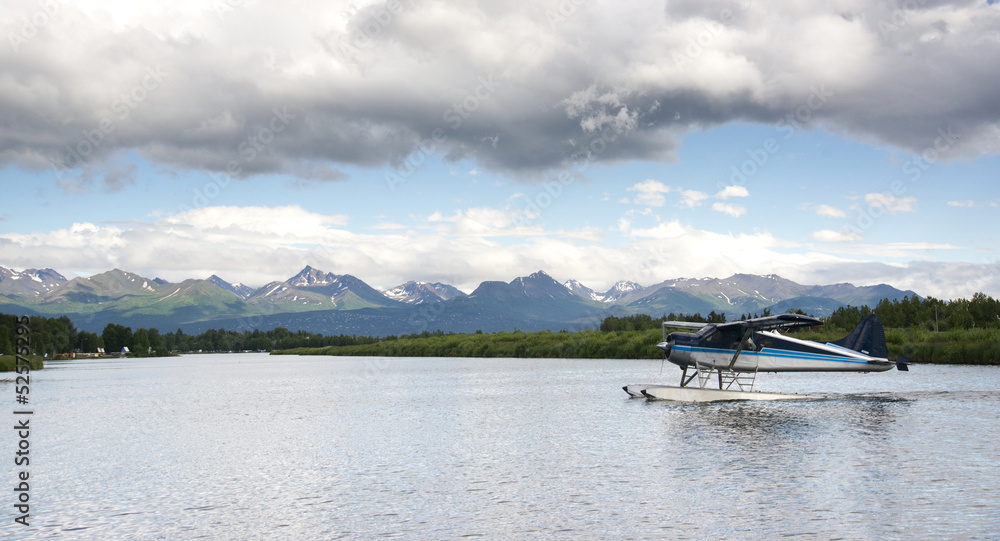 Pontoon PLane Taxis Lake Hood Seaplane Base Anchorage Alaska