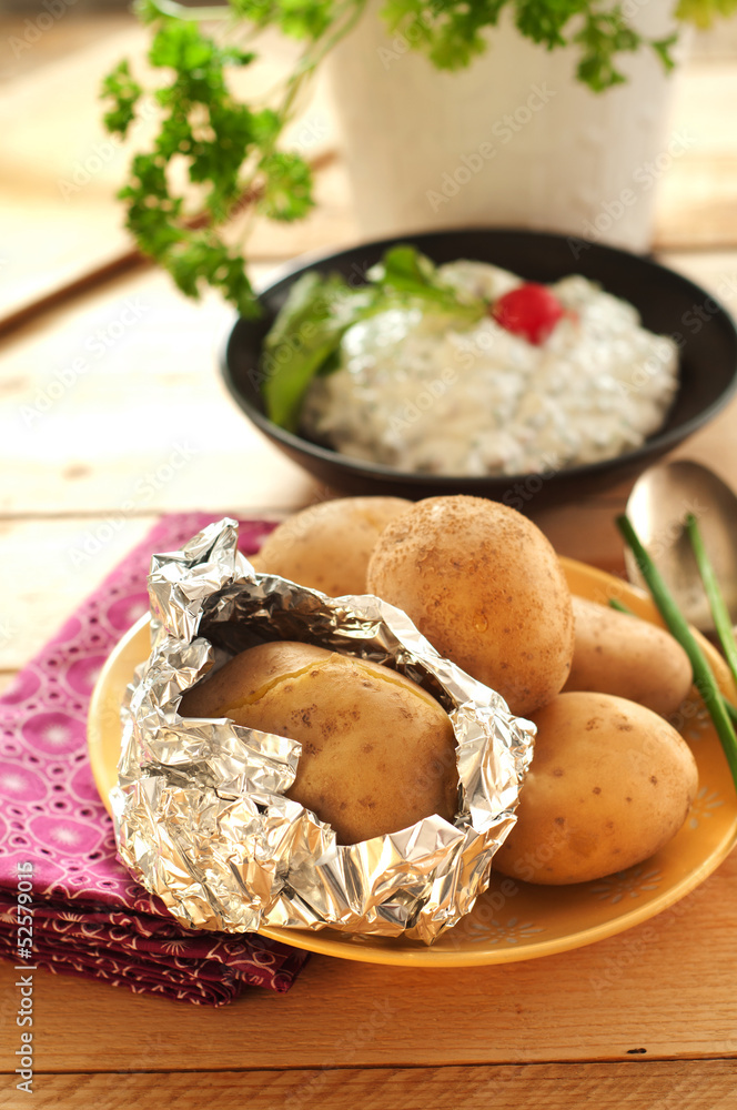 Pellkartoffeln mit hausgemachtem Frühlingsquark Pellkartoffeln mit hausgemachtem Frühlingsquark