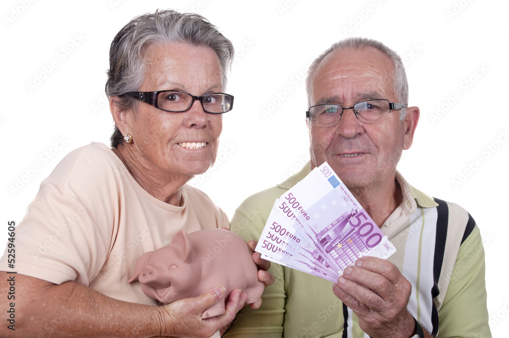 Couple âgé avec une liasse de billets et une tirelire. Couple âgé avec une liasse de billets et une tirelire.