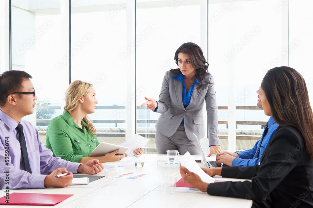 Obraz premium Businesswoman Conducting Meeting In Boardroom