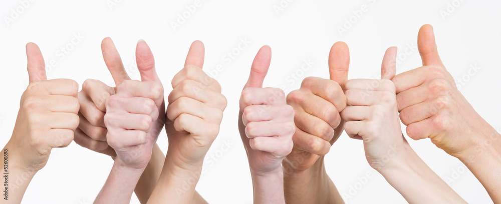 viele Daumen zeigen hoch