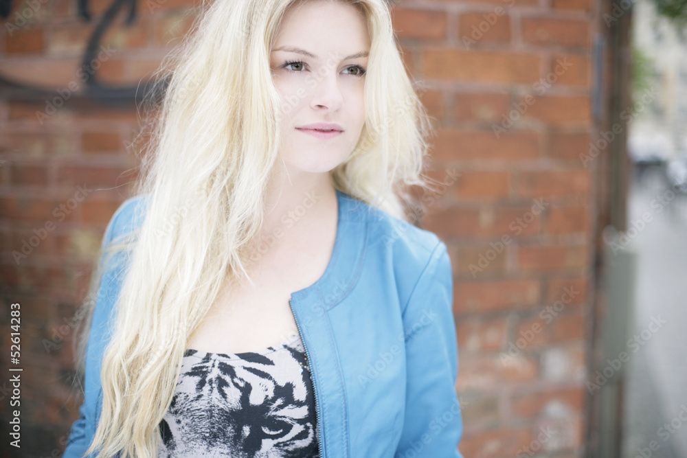 Naklejka premium attraktives weibliches Model im Portrait