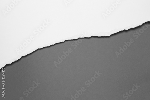 Papierabriss, diagonal, schattiert, grau © Tran-Photography