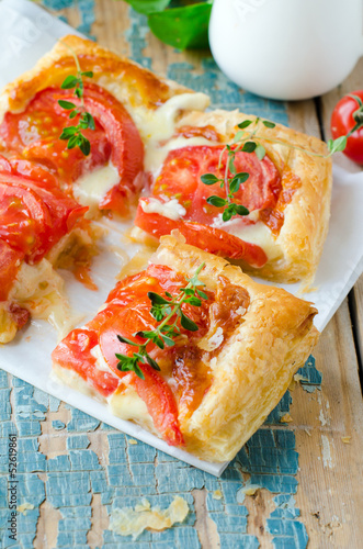 Pie with tomatoes and cheese