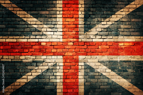 Stampa su tela United Kingdom flag on old brick wall