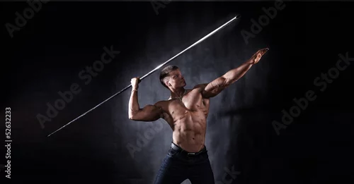 Fototapeta Kulturysta rzucając oszczepem