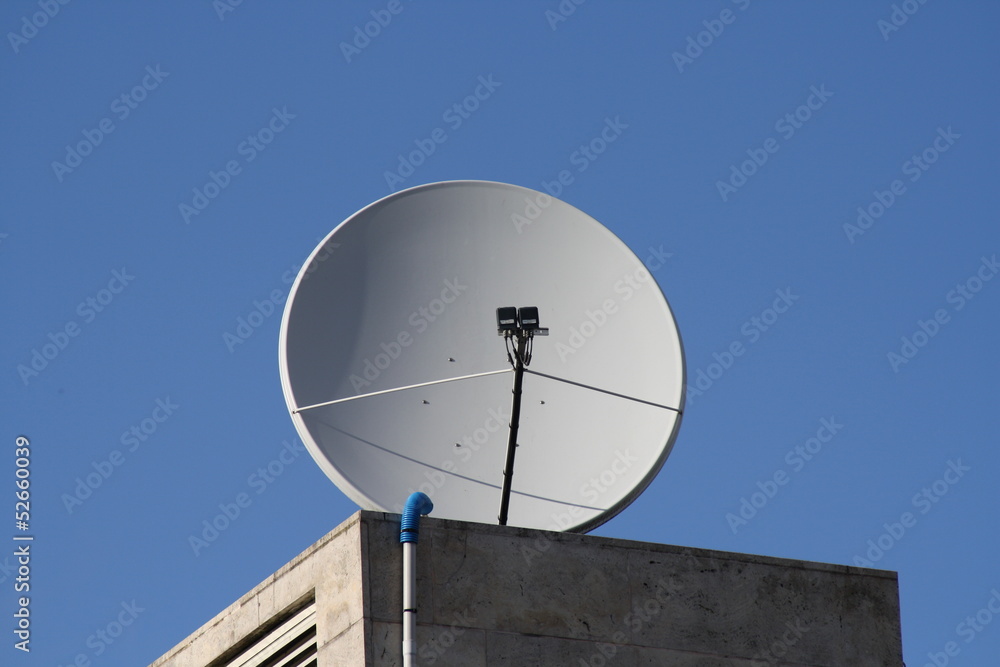 Antenne satellite, parabole.
