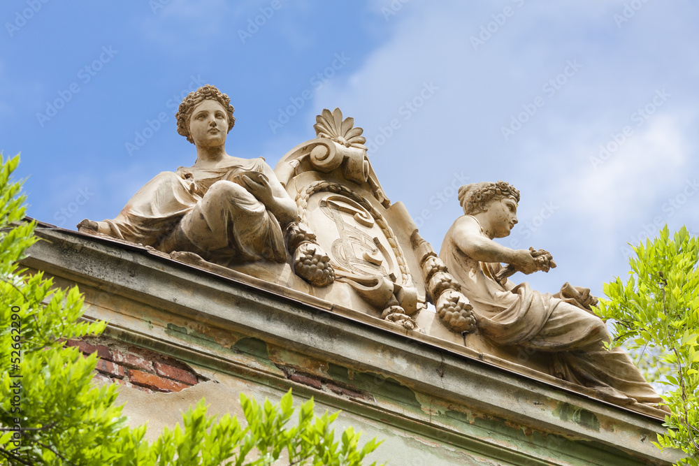 Obraz premium Antique female statue group