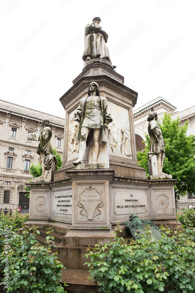 Obraz premium Leonardo da Vinci monument in Milan