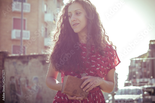 Cuadro en lienzo eastern hipster vintage woman reading book