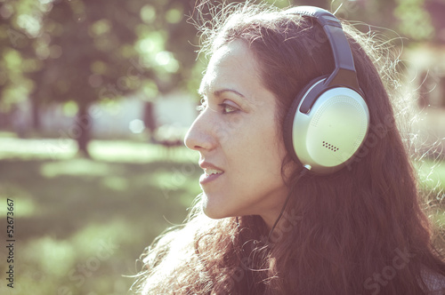 Tableau sur toile vintage hipster eastern woman with headphones