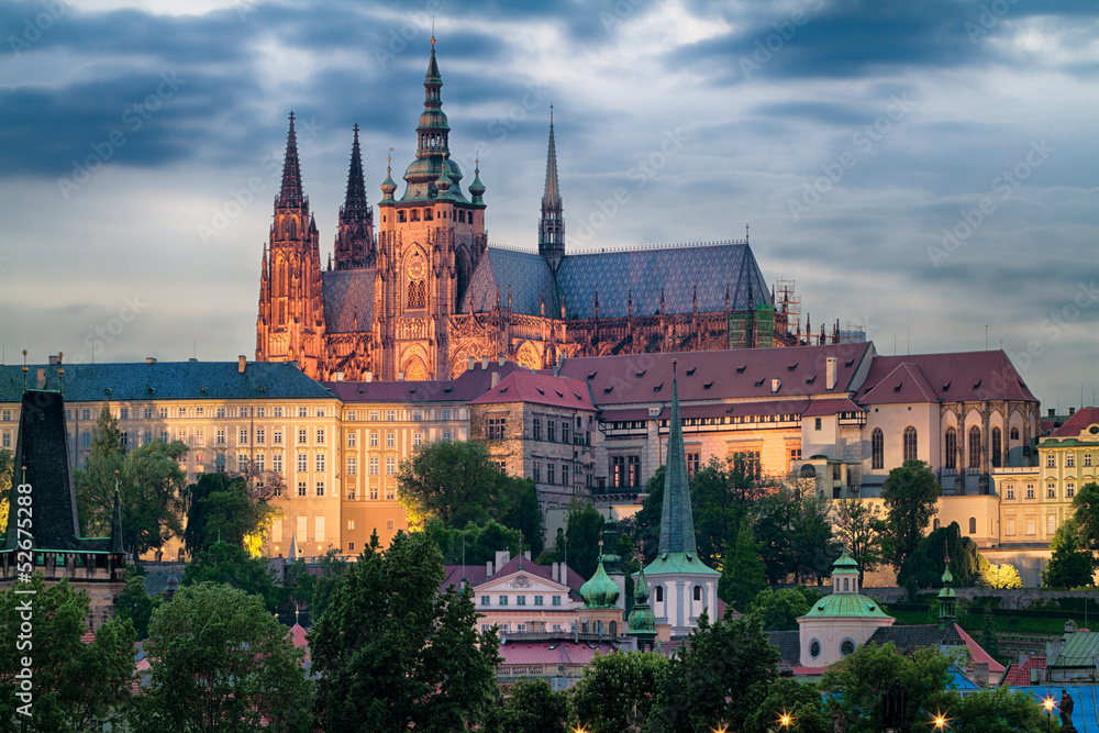 Φωτογραφία Prager Burg mit Veitsdom am Abend