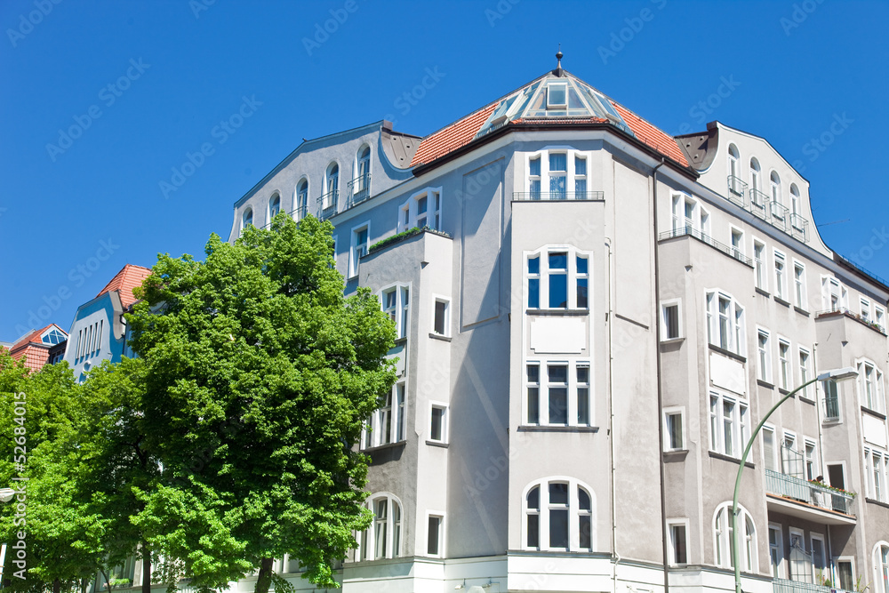 Fototapeta premium Eckhaus in Berlin - Altbau