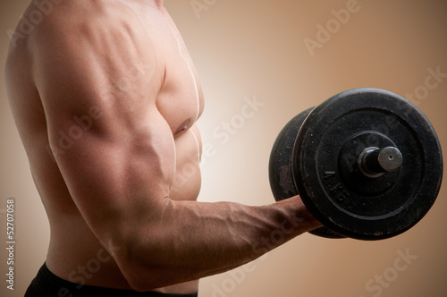 Фотография Standing Bicep Dumbbell Curl