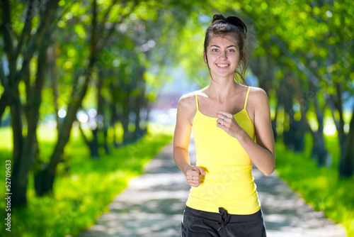 Fototapeta Naklejka Na Ścianę i Meble -  Runner - woman running outdoors in green park