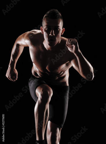 Hombre atleta corredor ejercitando.