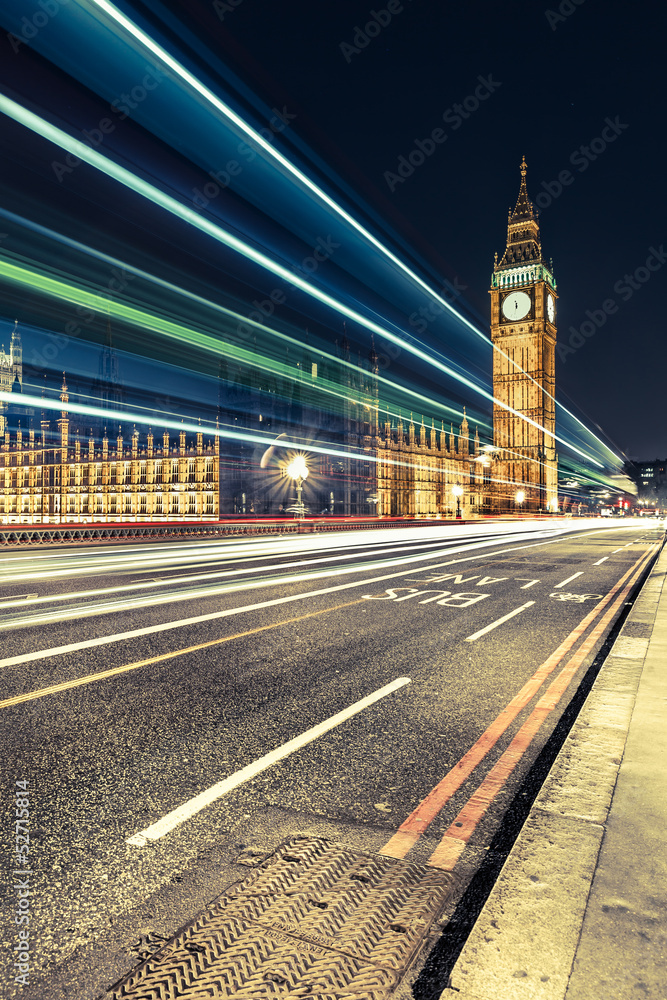 Fototapeta premium Big Ben Clock Tower and Parliament house at city of westminster,