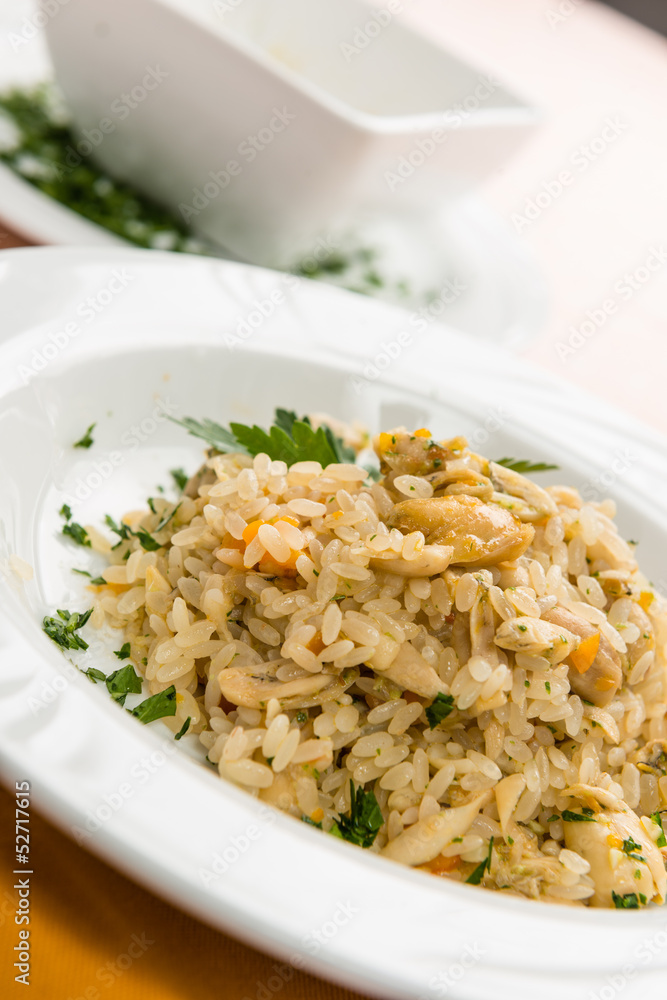 Risotto con le rane, close-up , fuoco selettivo Risotto con le rane, close-up , fuoco selettivo