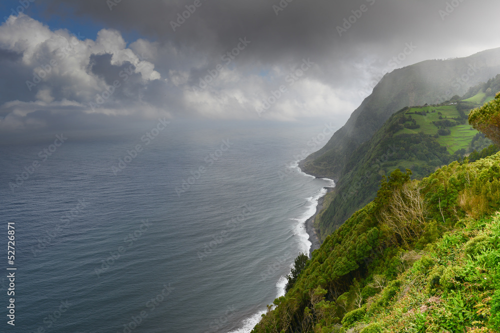 Les falaises de l'île Sao Miguel aux Açores