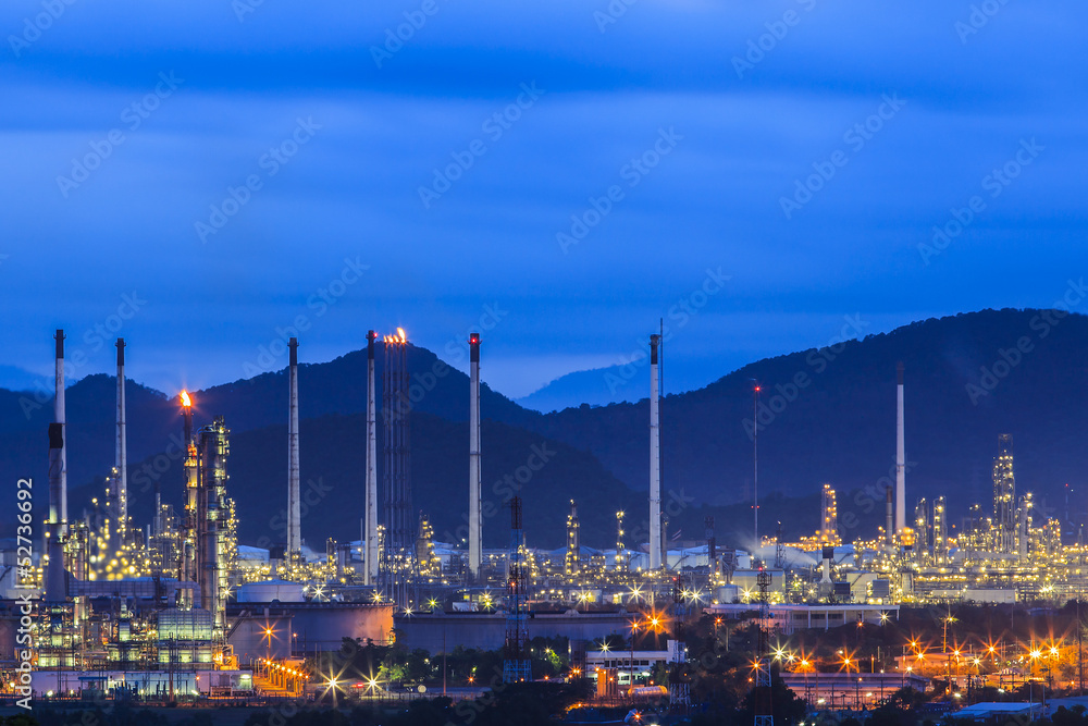 Obraz premium Oil refinery