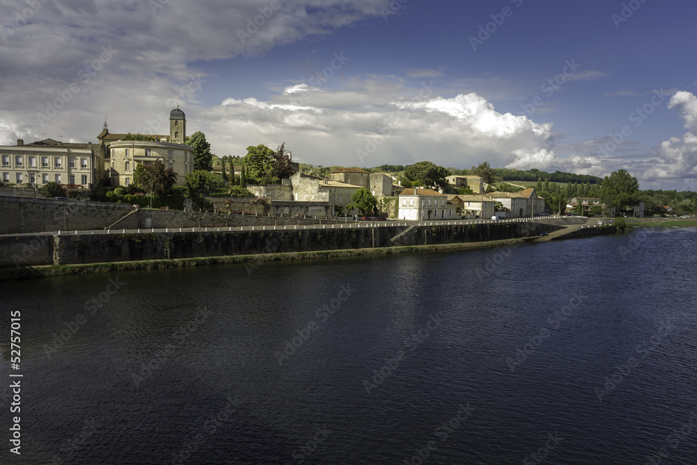 Castillon la Bataille - Rivière la Dordogne Castillon la Bataille - Rivière la Dordogne