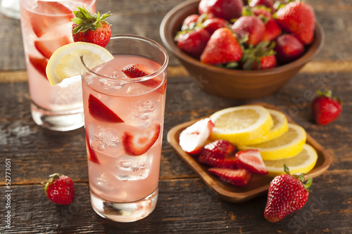 Refreshing Ice Cold Strawberry Lemonade