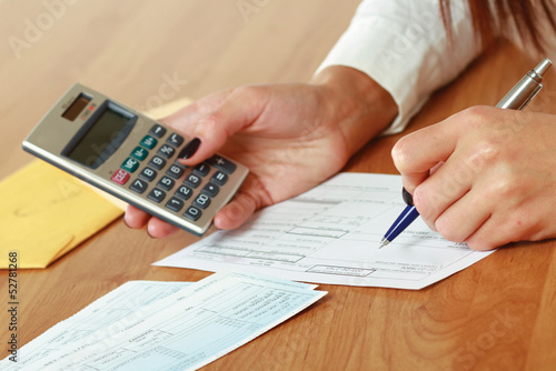 Принти на полотні Young woman using a calculator