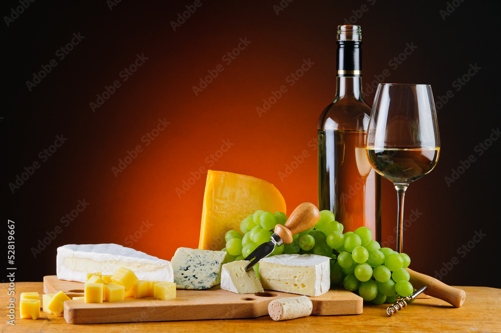Naklejka premium white wine, cheese and grapes