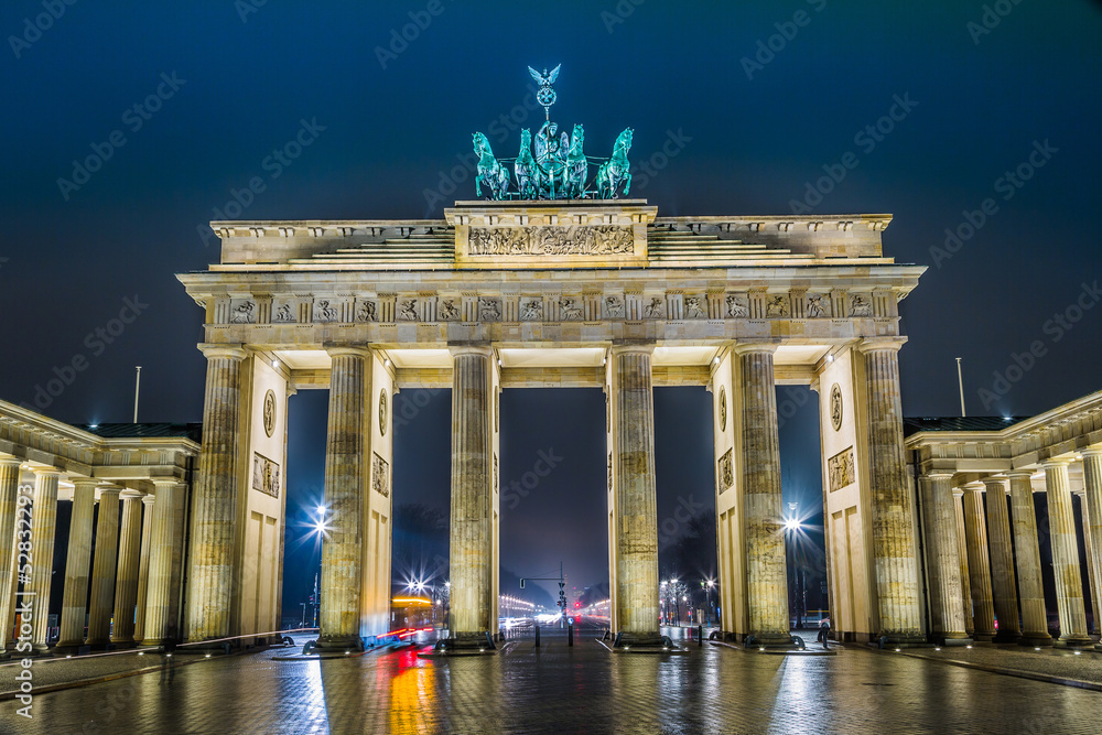 Fototapeta premium Brama Brandenburska w Berlinie - Niemcy