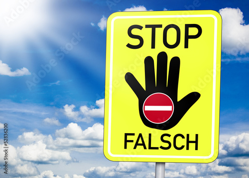 Schild mit Falschfahrer photo