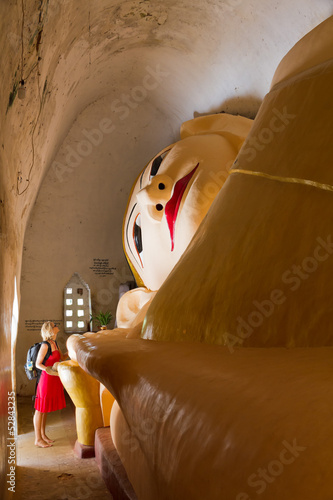 Obraz na płótnie Reclining Buddha at Manuha Paya in Bagan, Burma w salonie