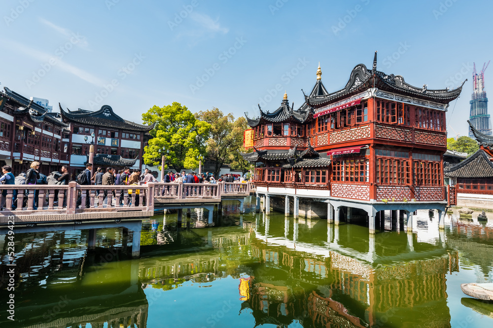 Naklejka premium oldest tea house of Fang Bang Zhong Lu old city shanghai china