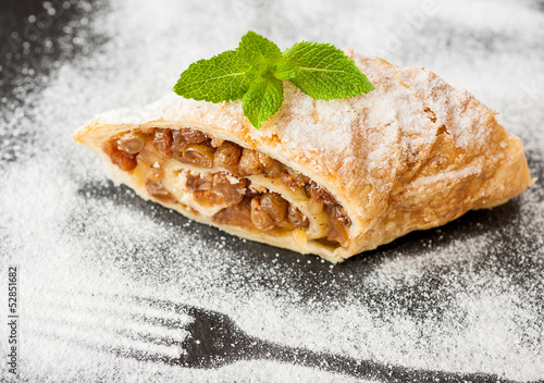 Bilde på lerret Traditional apple strudel