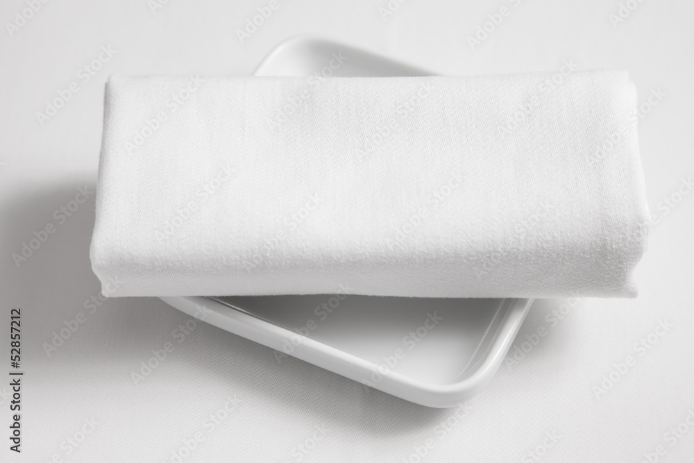 Fototapeta premium dish and tablecloth on white clothe table
