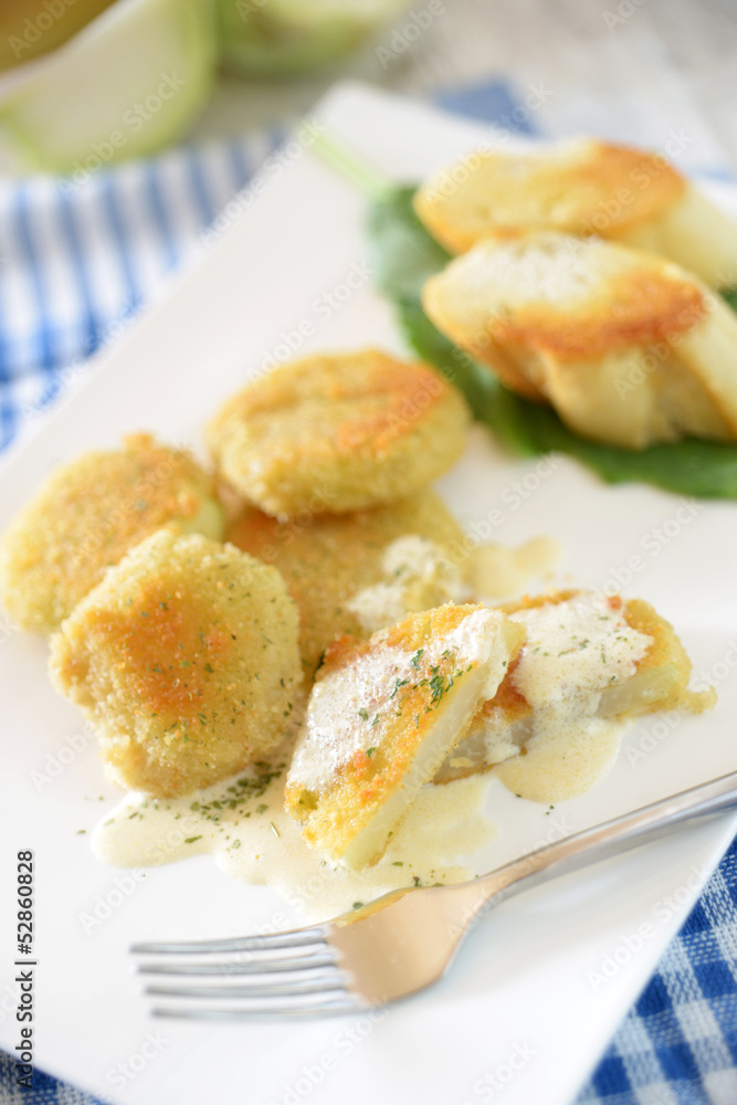 Gebackene Kohlrabischeiben mit Dillsoße Gebackene Kohlrabischeiben mit Dillsoße