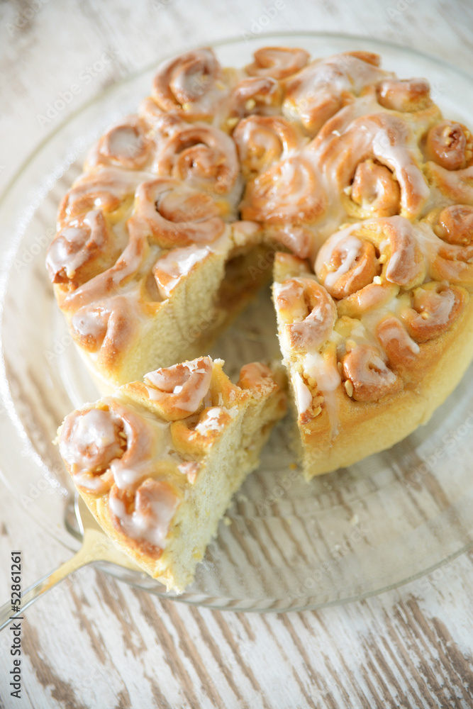 Angeschnittener Hefeschneckenkuchen Angeschnittener Hefeschneckenkuchen