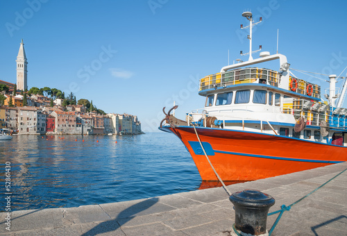 Blick auf die bekannte Altstadt von Rovinj in Istrien photo