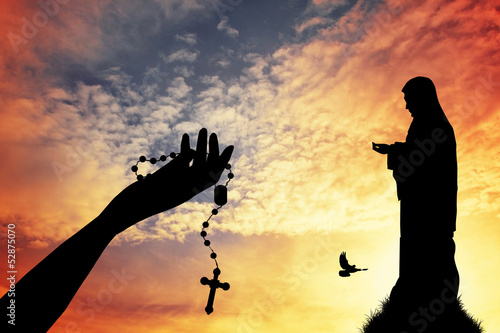 Fototapeta Naklejka Na Ścianę i Meble -  Praying with rosary