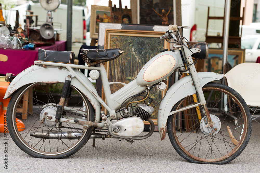 Old bike - Vecchio motorino