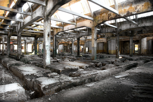 interno di fabbrica in rovina photo