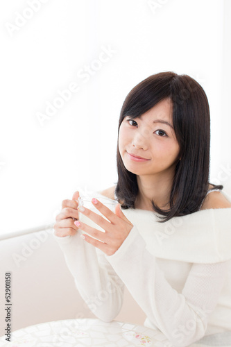 beautiful asian woman relaxing in the cafe