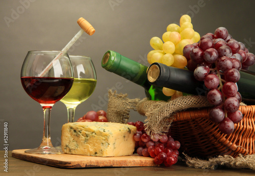 Fototapeta Naklejka Na Ścianę i Meble -  Composition with wine, blue cheese and grape