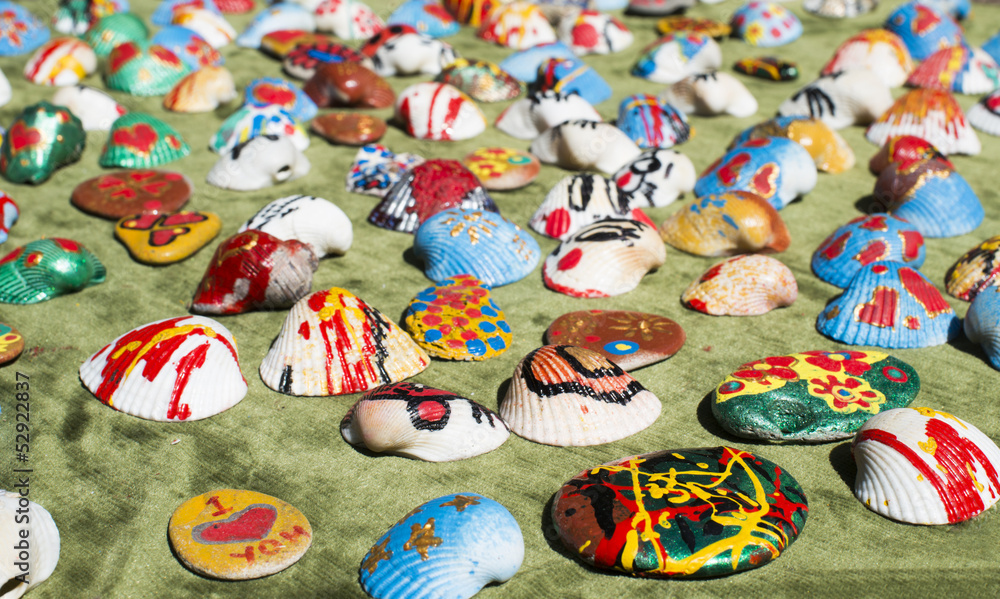 Clam shells souvenirs. Painted figures