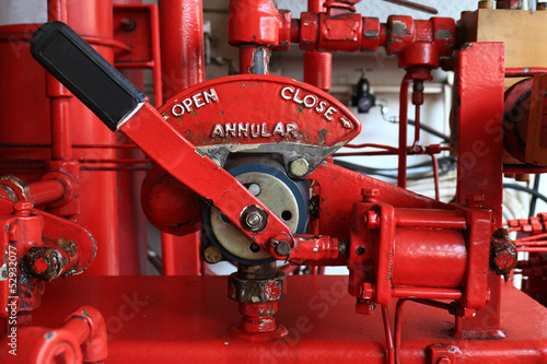 Fotografi 4-Way Valve for Annular BOP Closing System Unit (Koomey Unit) fo