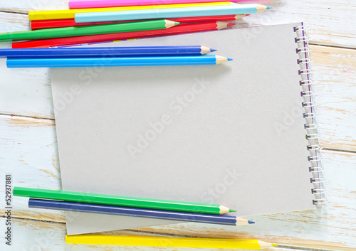 note and pencils photo