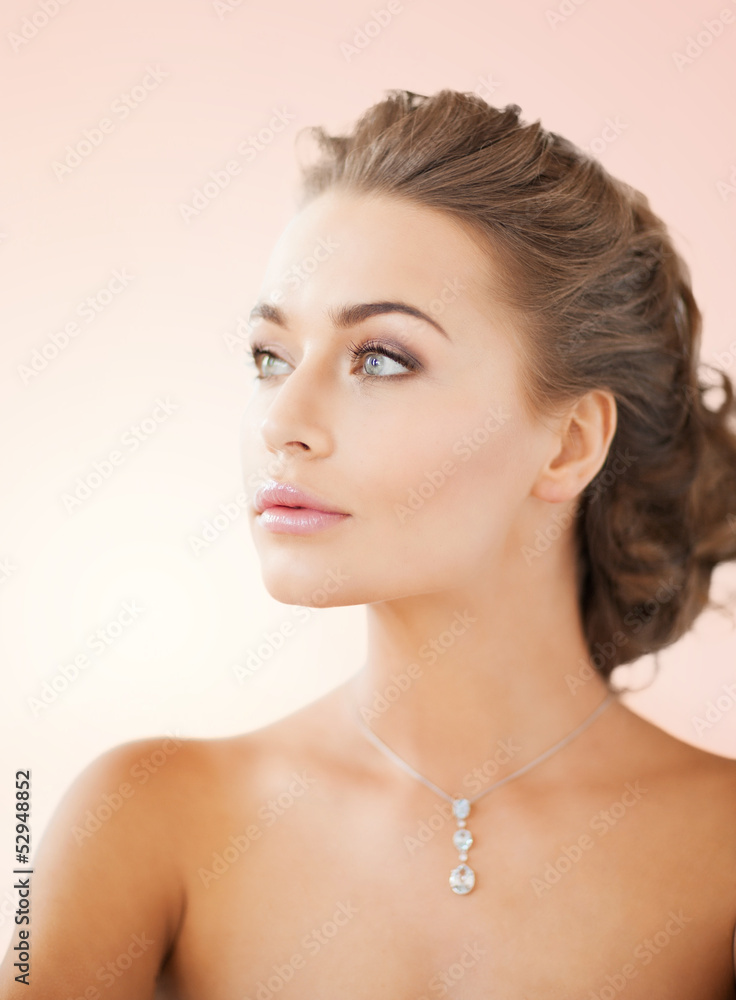 woman wearing shiny diamond necklace